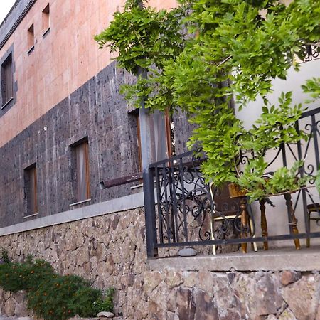 Old Byurakan Gouest House Bagian luar foto